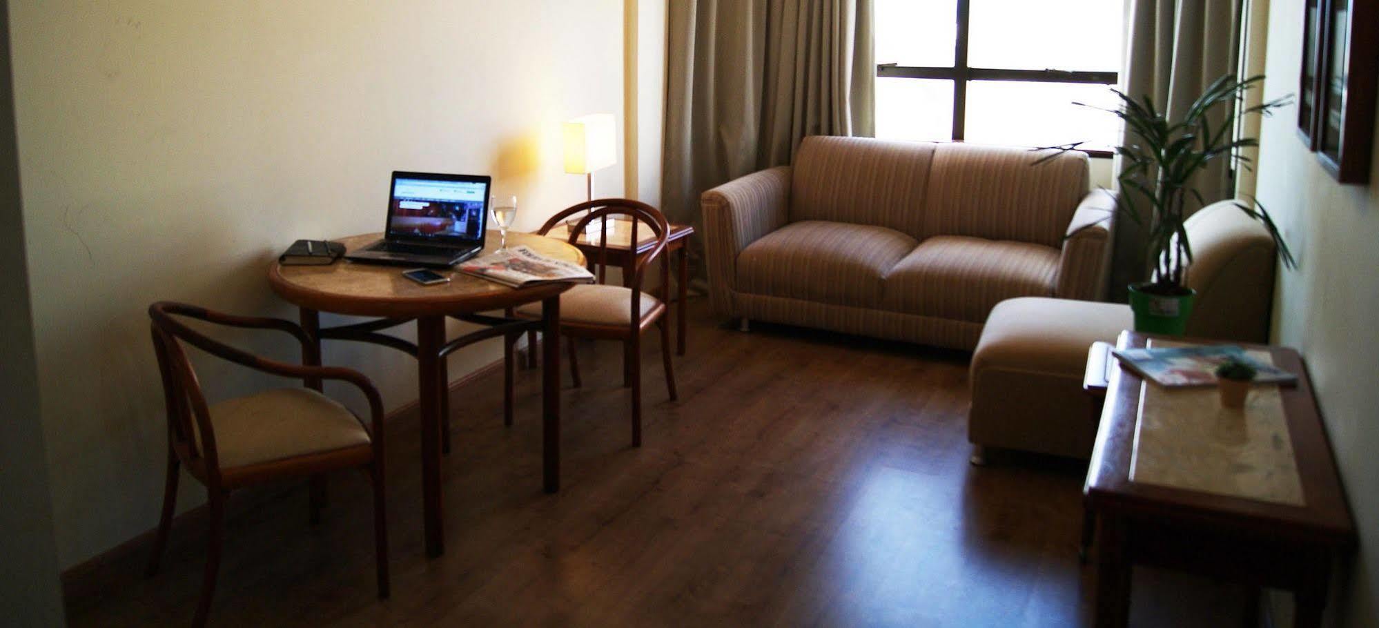 Hotel L'hirondelle Flat Service 3*